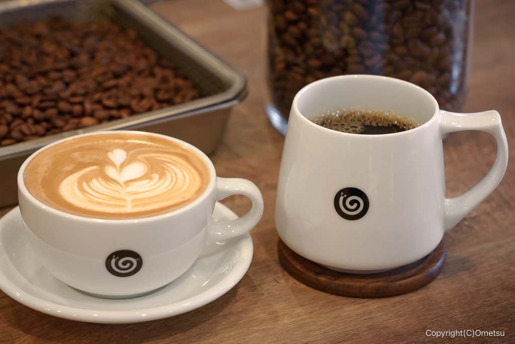 羽村・まいまいず珈琲の、ドリップコーヒーと、カフェラテ