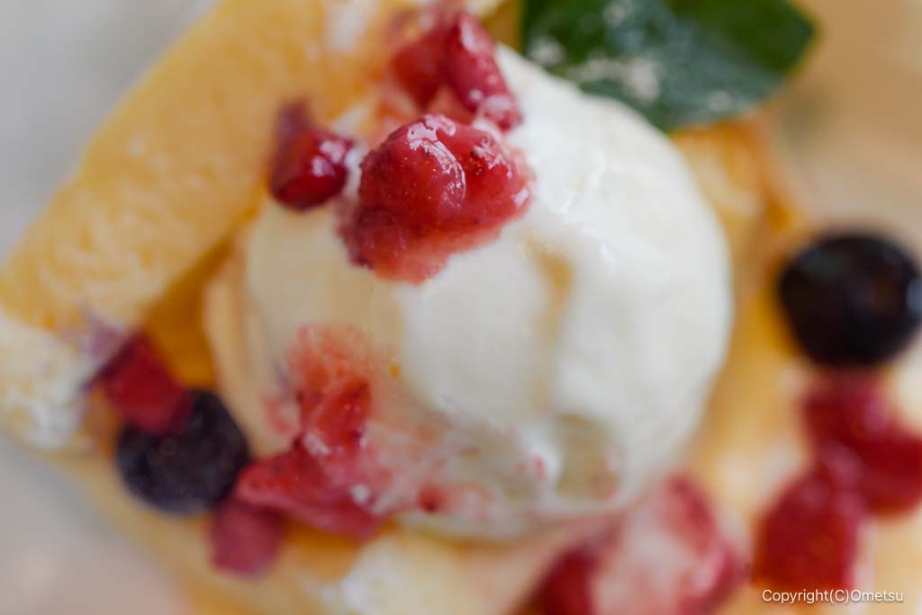 青梅「Social Good Place cafeころん」の、シフォンアイスケーキ