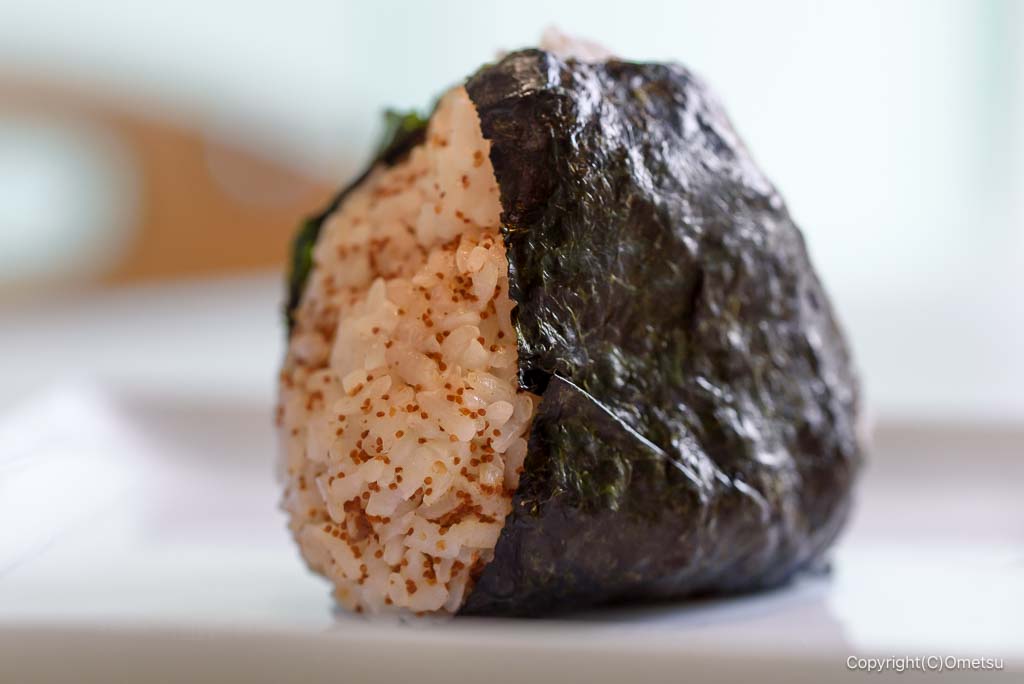 青梅「Social Good Place cafeころん」の、「ふぐの卵巣の糠漬け」おにぎり