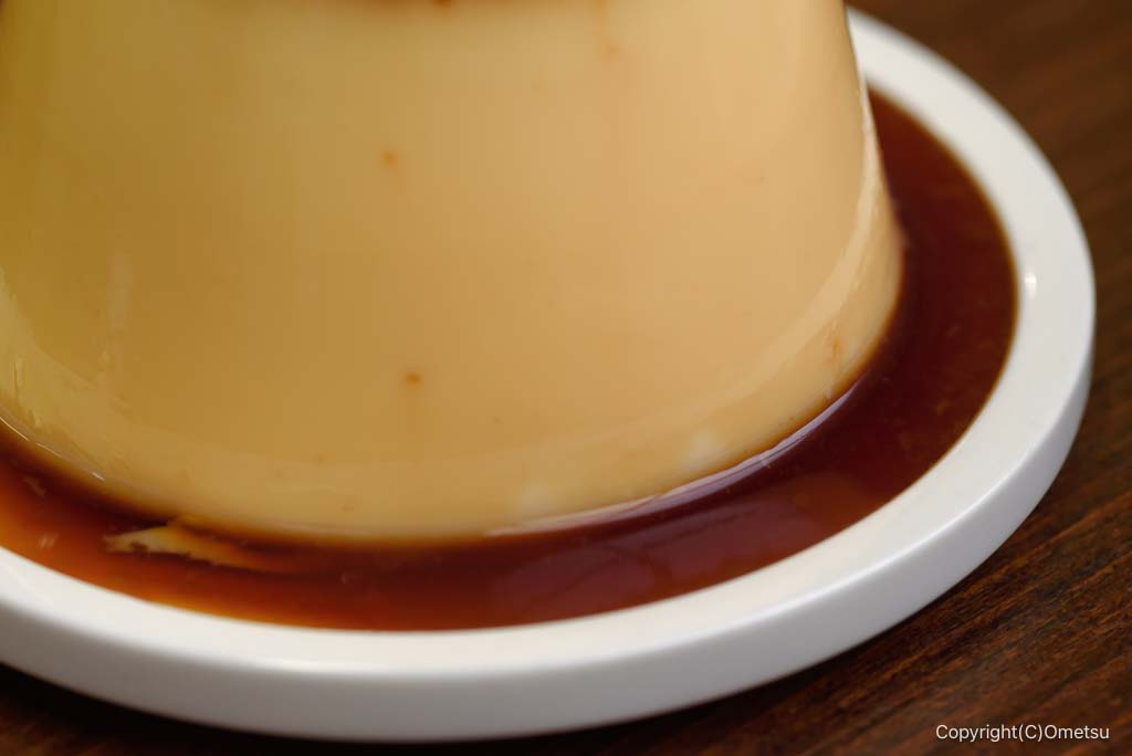 青梅・ORITOの、自家製プリンのカラメル