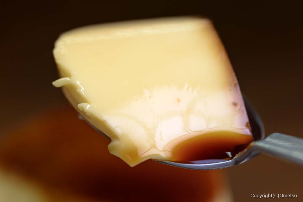 青梅・ORITOの、自家製プリンの生地