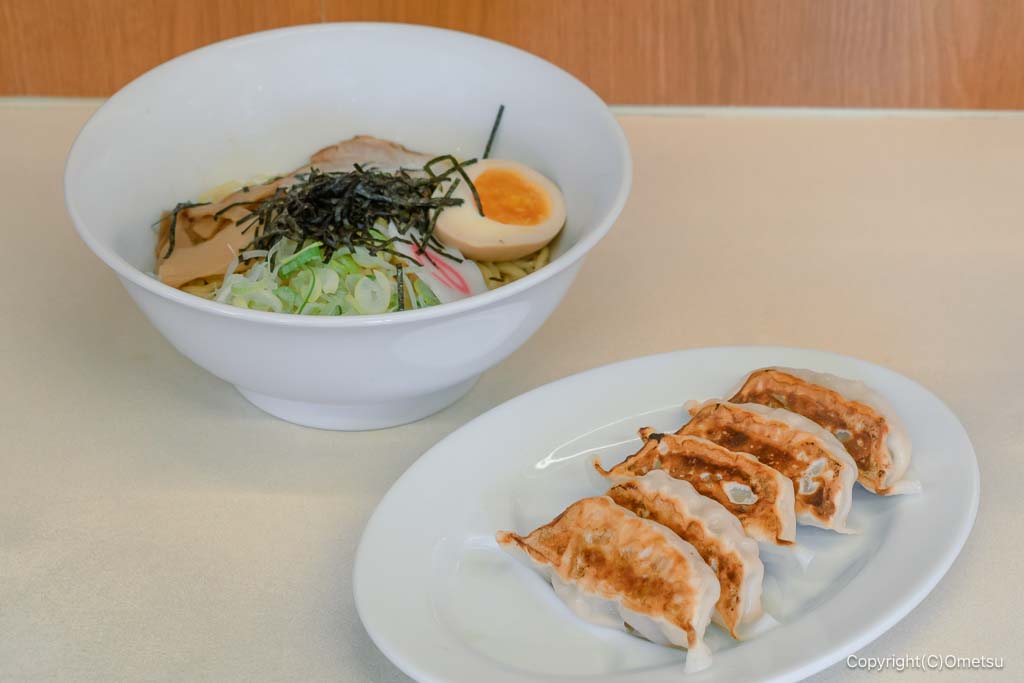 羽村・ラーメンガキ大将の、油麺と、餃子