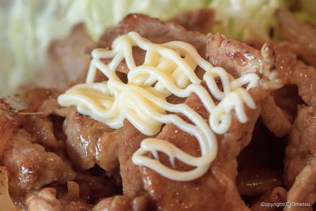 福生・田園よもやま食堂の、生姜焼きのマヨネーズのせ