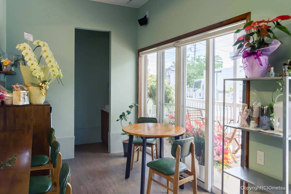 あきる野・FLORESの、店内