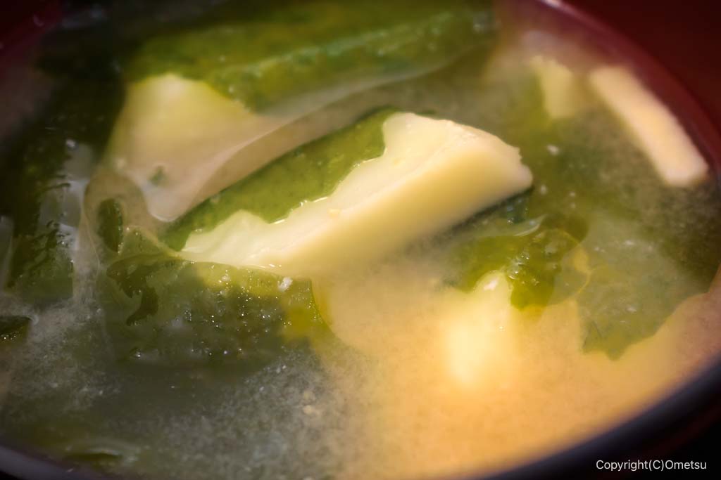 青梅市「食事処 里味」の、味噌汁