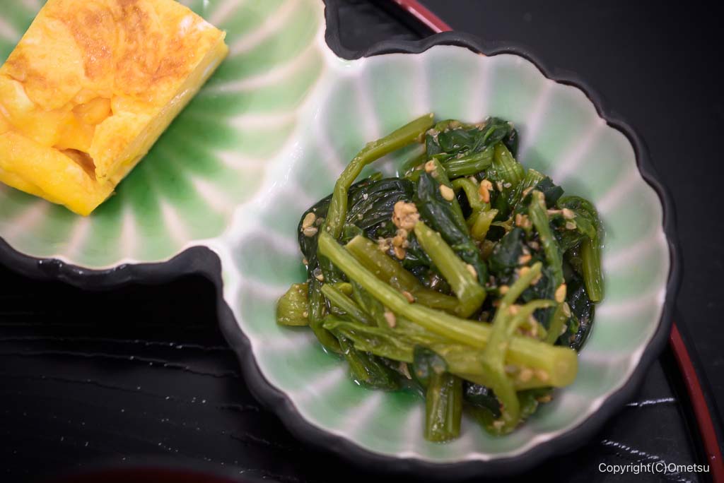 青梅市「食事処 里味」の、ホウレンソウの、ゴマ和え
