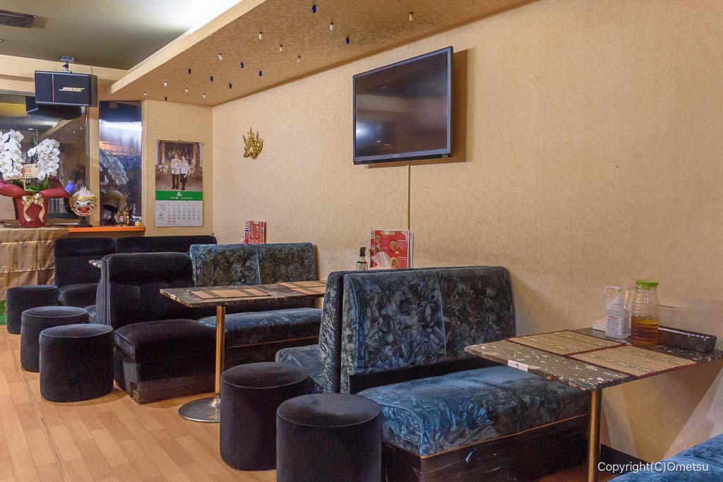 青梅・タイメロディの店内