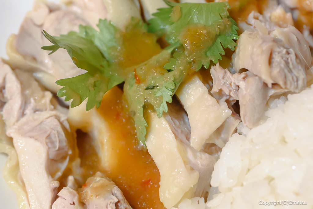 青梅・タイメロディのカオマンガイのソースかけ
