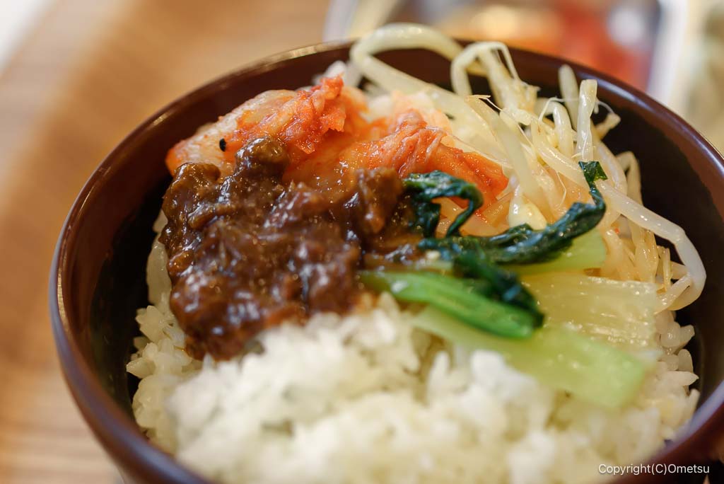 トゥックン² 青梅今寺店のナムルのビビンバ風