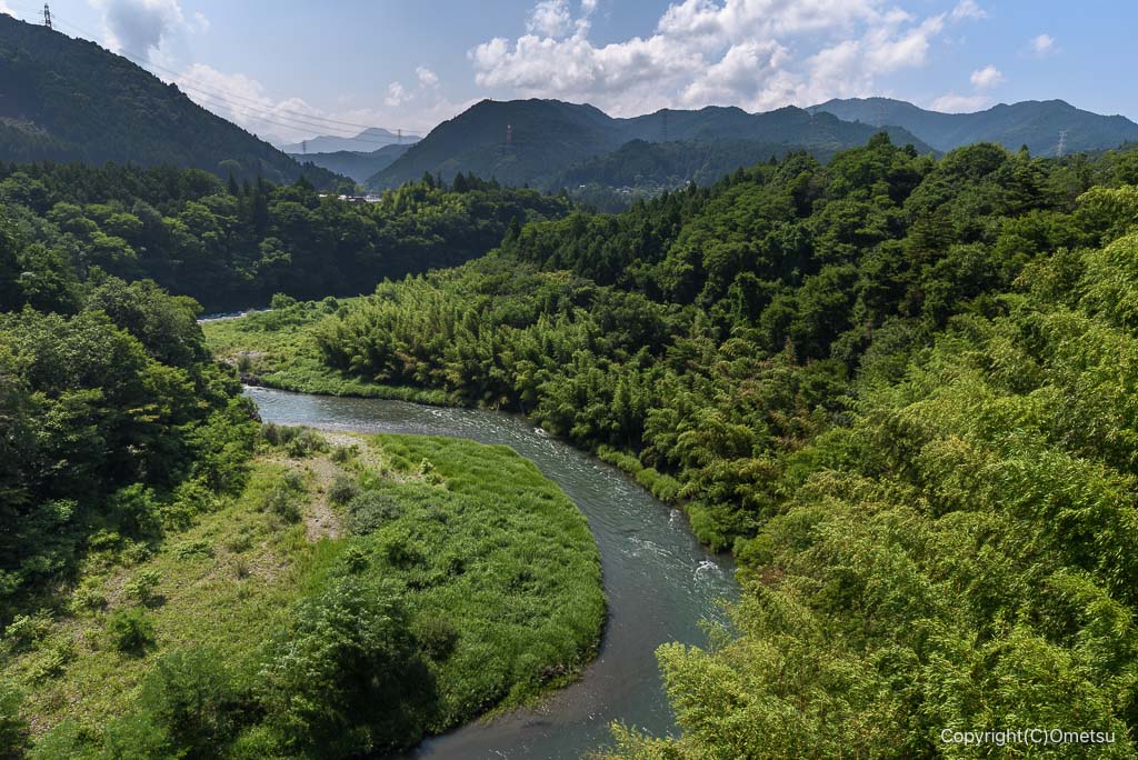 青梅市二俣尾の、奥多摩橋からの光景