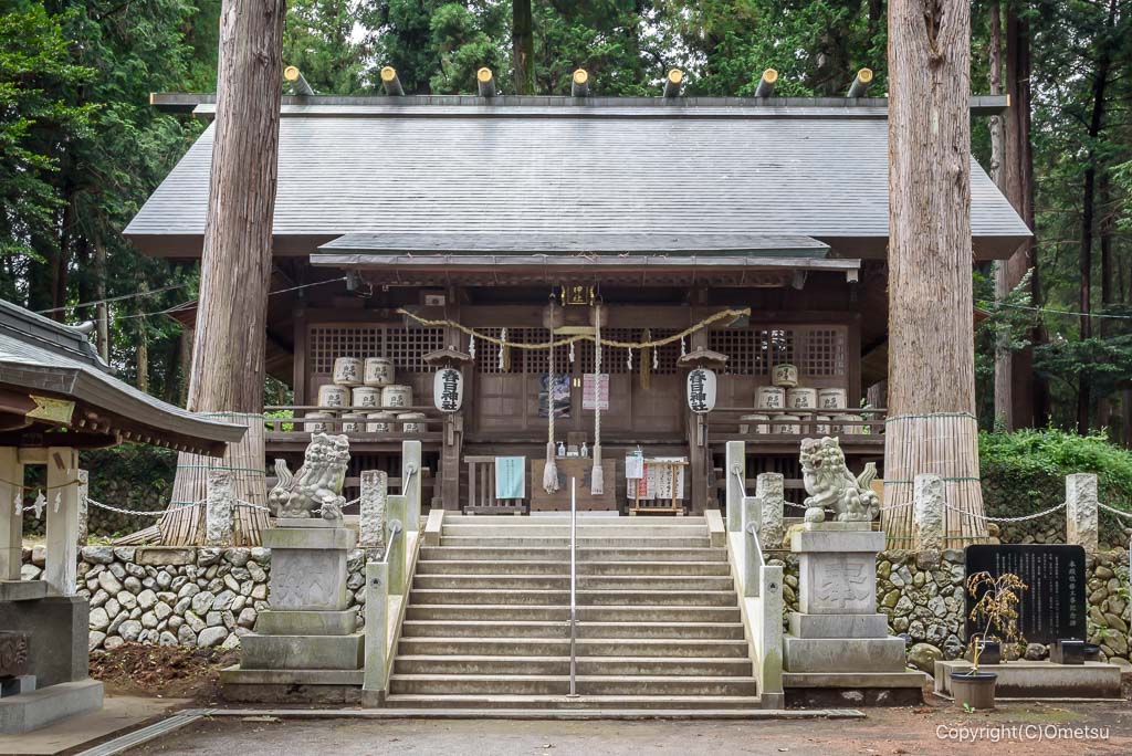 青梅・野上春日神社の拝殿