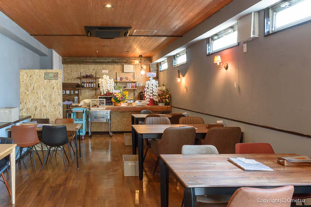 あきる野市・Cafe＆Bar Shade lampの店内