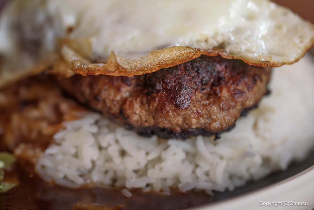 あきる野市・Cafe＆Bar Shade lampのロコモコのハンバーグ