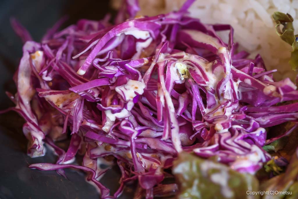 あきる野市・Cafe＆Bar Shade lampのロコモコのムラサキキャベツ