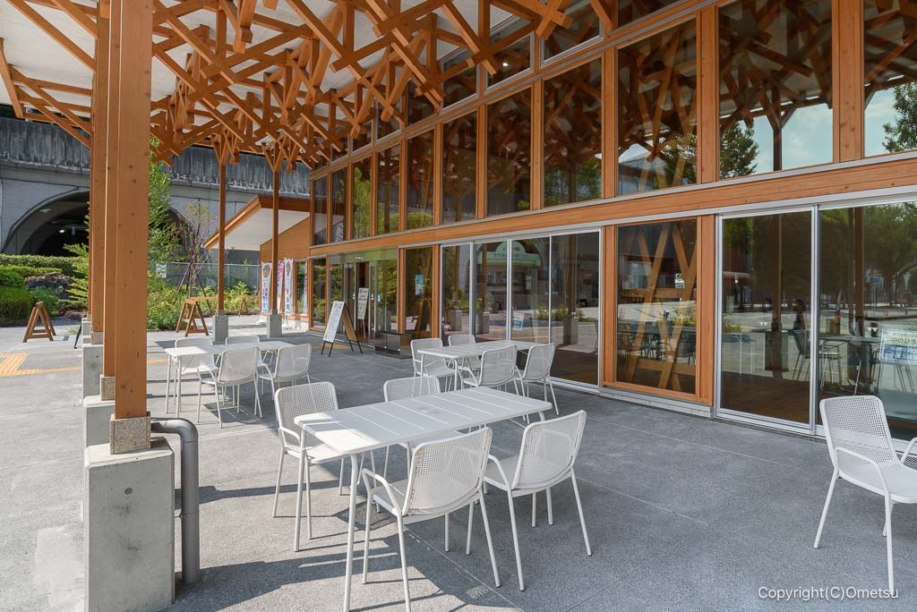 あきる野市・フレア五日市、外のひろば