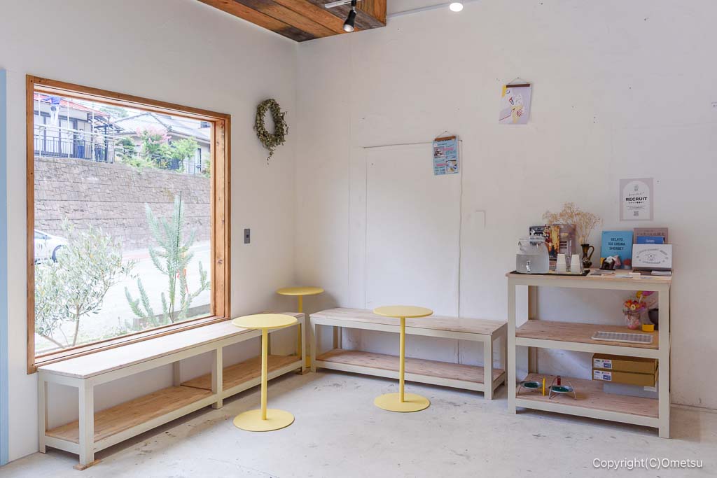 青梅・御岳のジェラート店、MITAKE HOLIDAY GELATOのイートイン