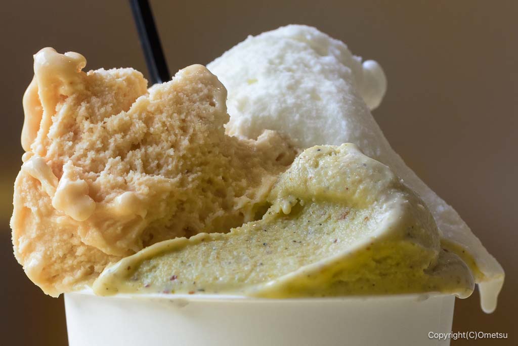 青梅・御岳の、MITAKE HOLIDAY GELATOの、トリプル・ジェラート