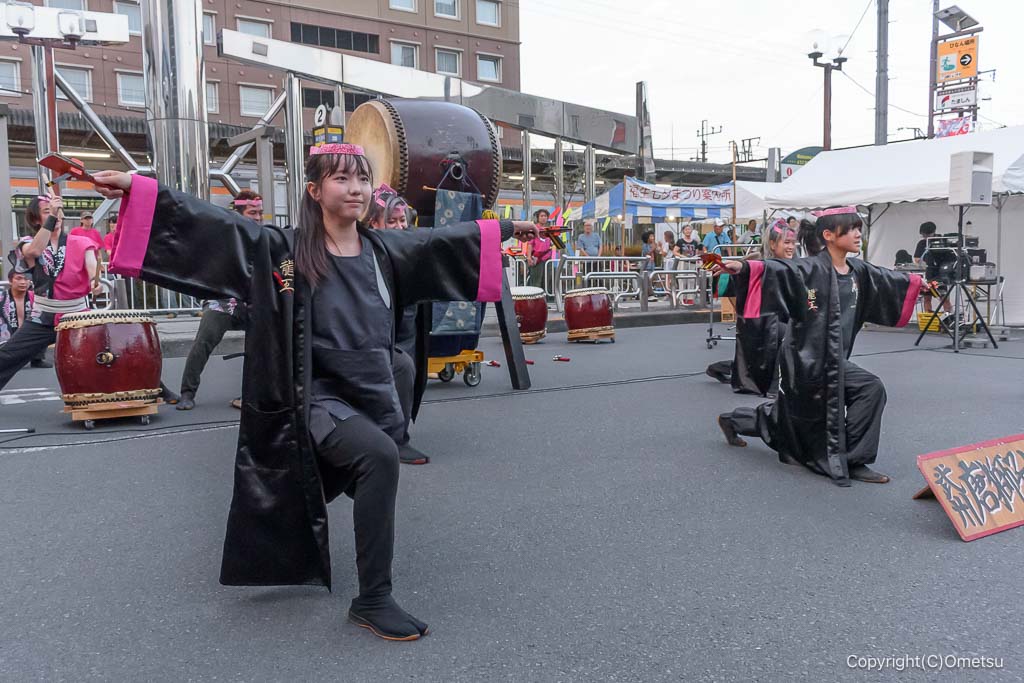 第75回福生七夕祭りの、武州唐獅子太鼓の踊り