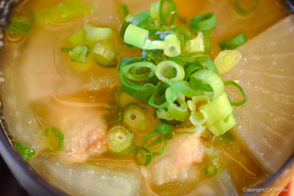 青梅市・彩り屋の、あら汁