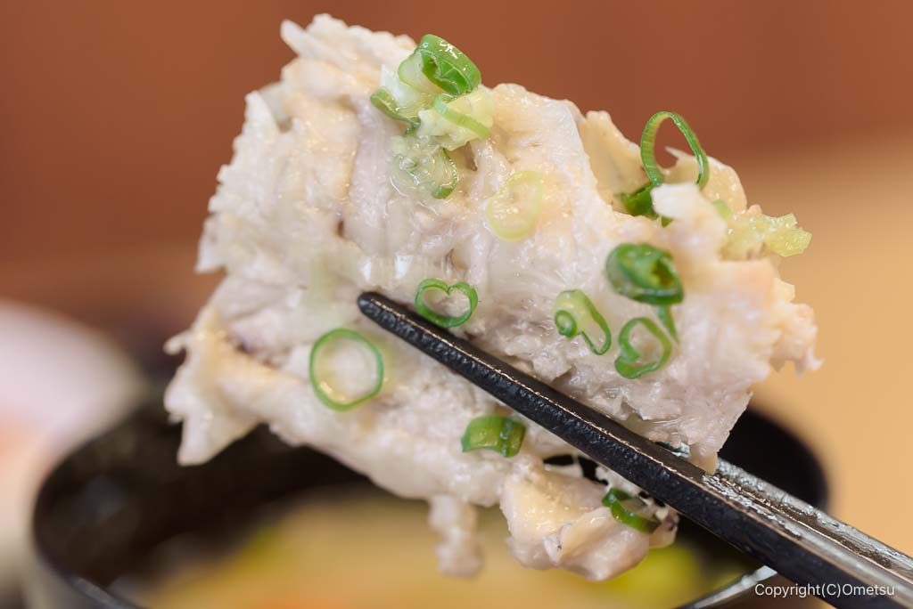 青梅市・彩り屋の、あら汁の骨