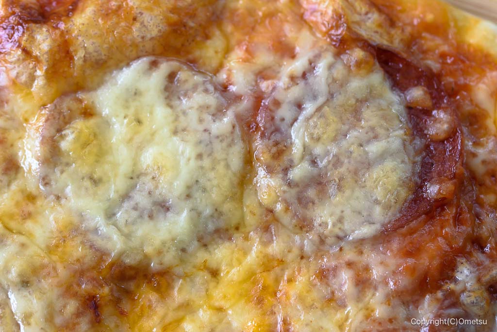 青梅市・成木のカフェCOFFEE AND DONUTSのペパロニピザ