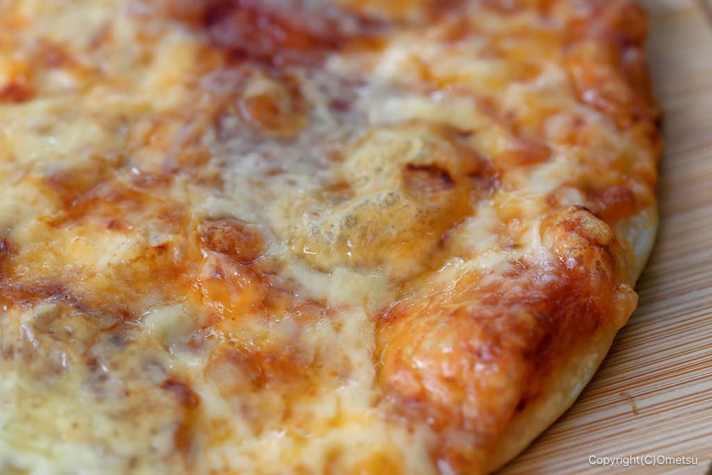 青梅市・成木のカフェCOFFEE AND DONUTSのピザの表面