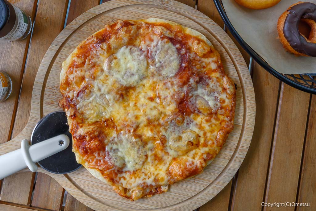 青梅市・成木のカフェCOFFEE AND DONUTSのピザ