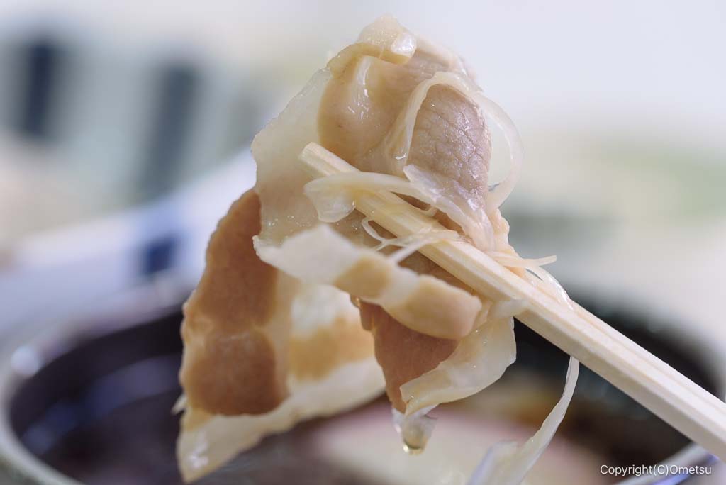 青梅・ふじ嘉の、肉汁うどんの豚肉