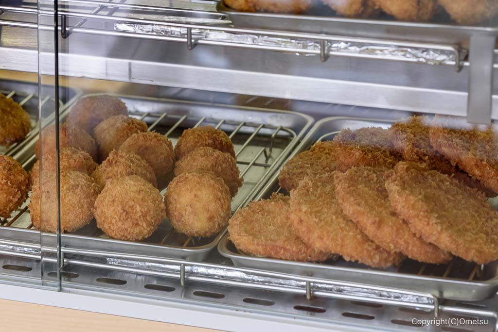 羽村・ころ天の、ショーケースのコロッケ