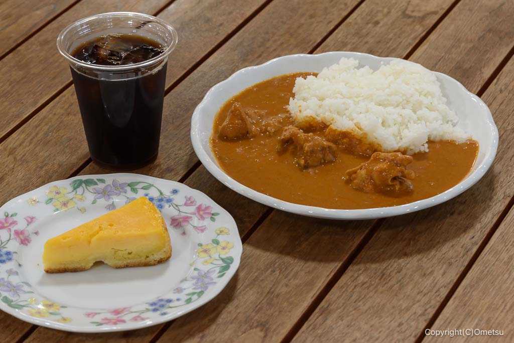 青梅市役所・カフェだんだんの、かすみみの里のカレーと、タルト