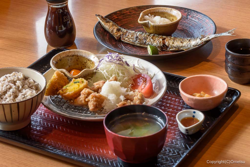 大戸屋・熊川店の、生さんまと、大戸屋レンチ