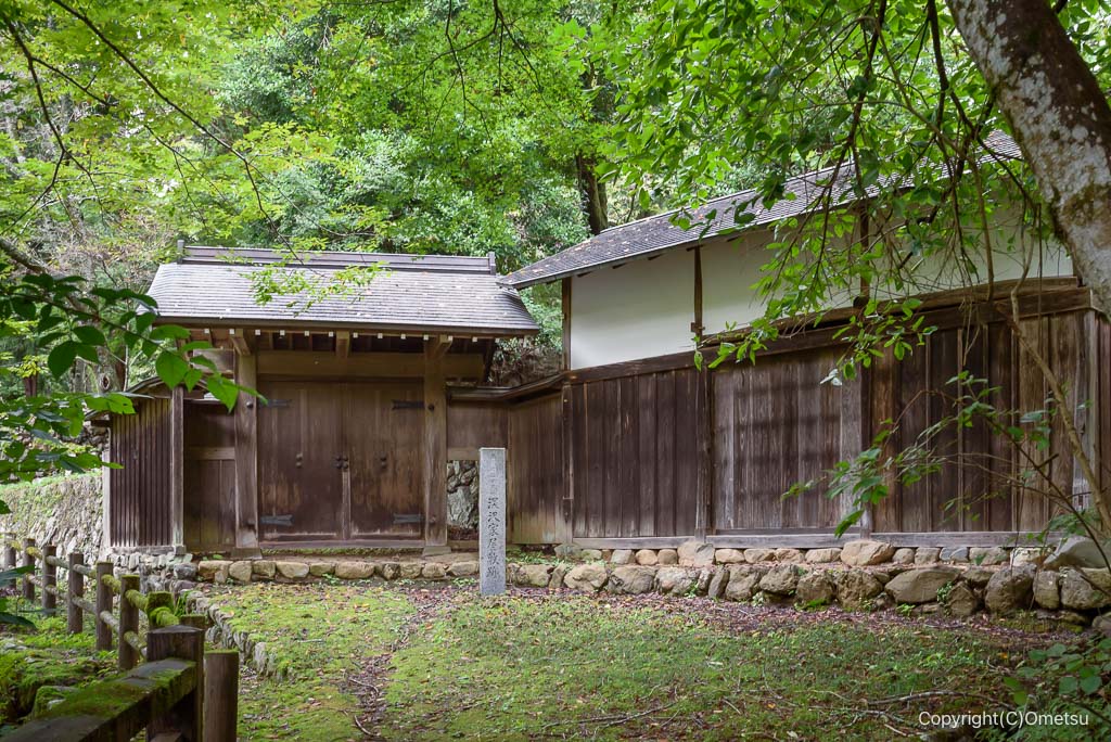 あきる野市・深沢家屋敷の門