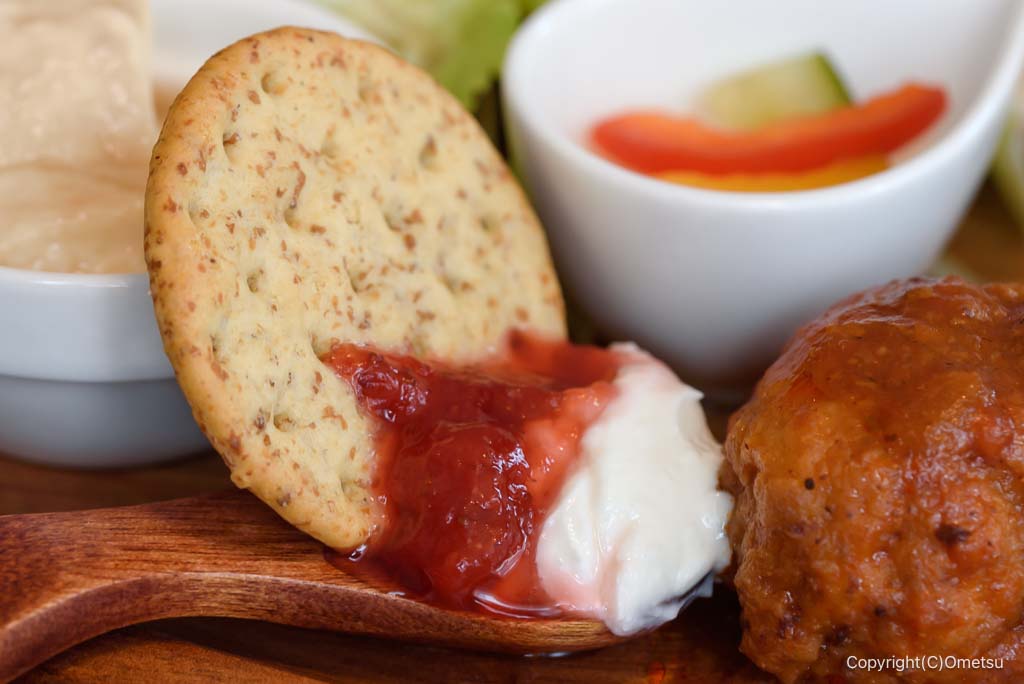 青梅市・新町の、糀cafe itoyaのクリームチーズ風イチゴソース