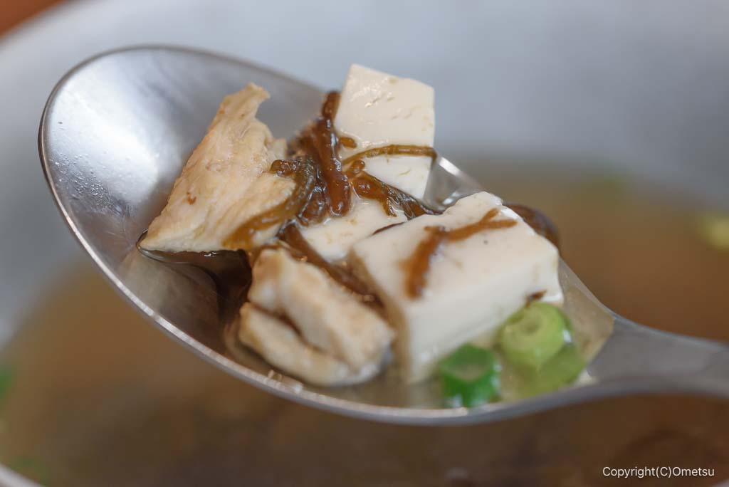 青梅市・新町の、糀cafe itoyaの、もずくスープの具