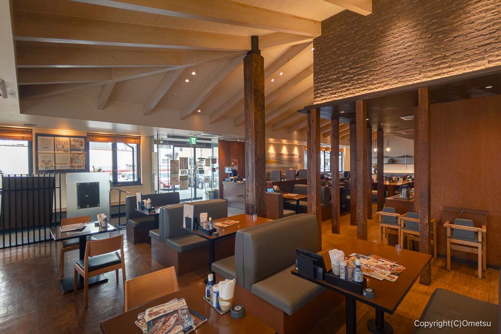 大戸屋・熊川店の店内