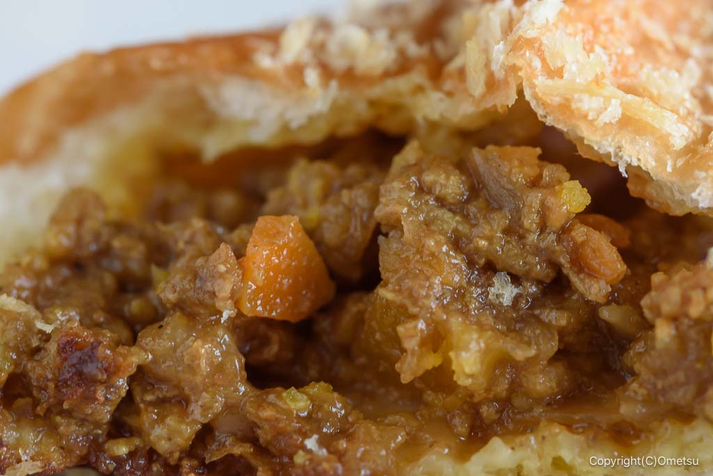 福生・Bakery Fukuの、カレーパンの具