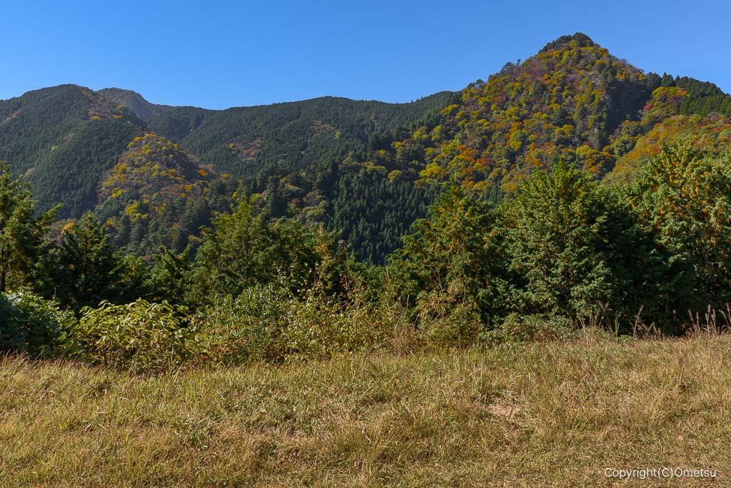 青梅市・御岳山の、長尾平ヘリポートからの大岳山・奥の院