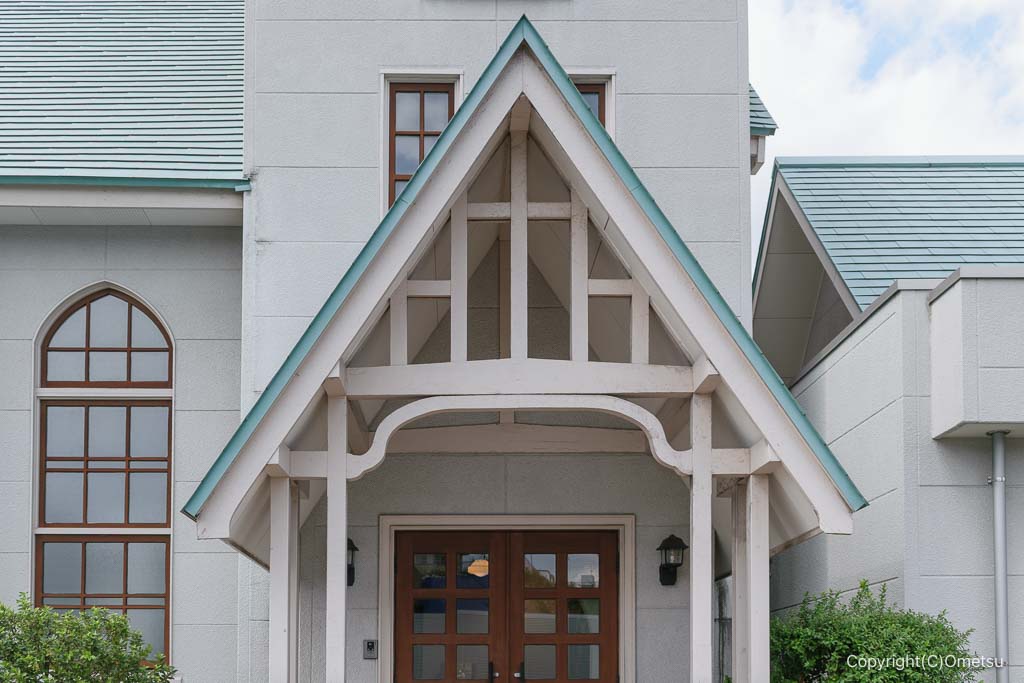 入間市・武蔵豊岡教会の玄関