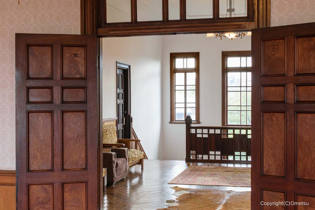 入間市・旧石川久美製糸西洋館2階・大広間と階段