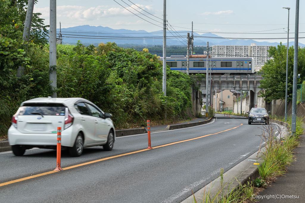 入間市駅近くの、西武線・陸橋