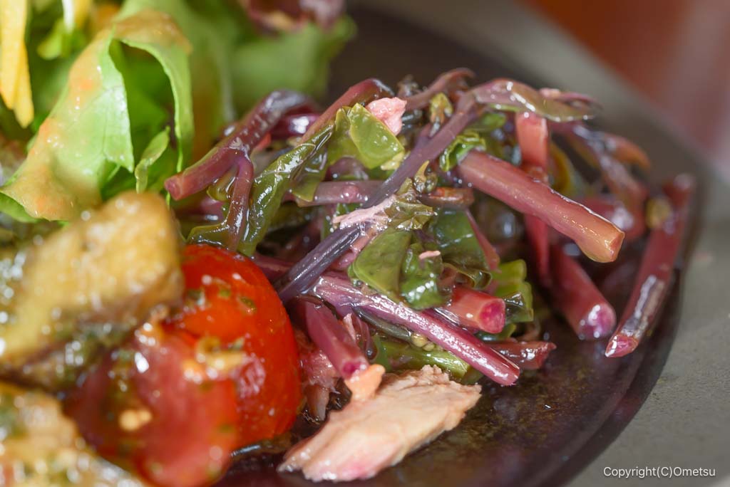 羽村のイタリアン、LeBettola1965の、ツルムラサキのサラダ