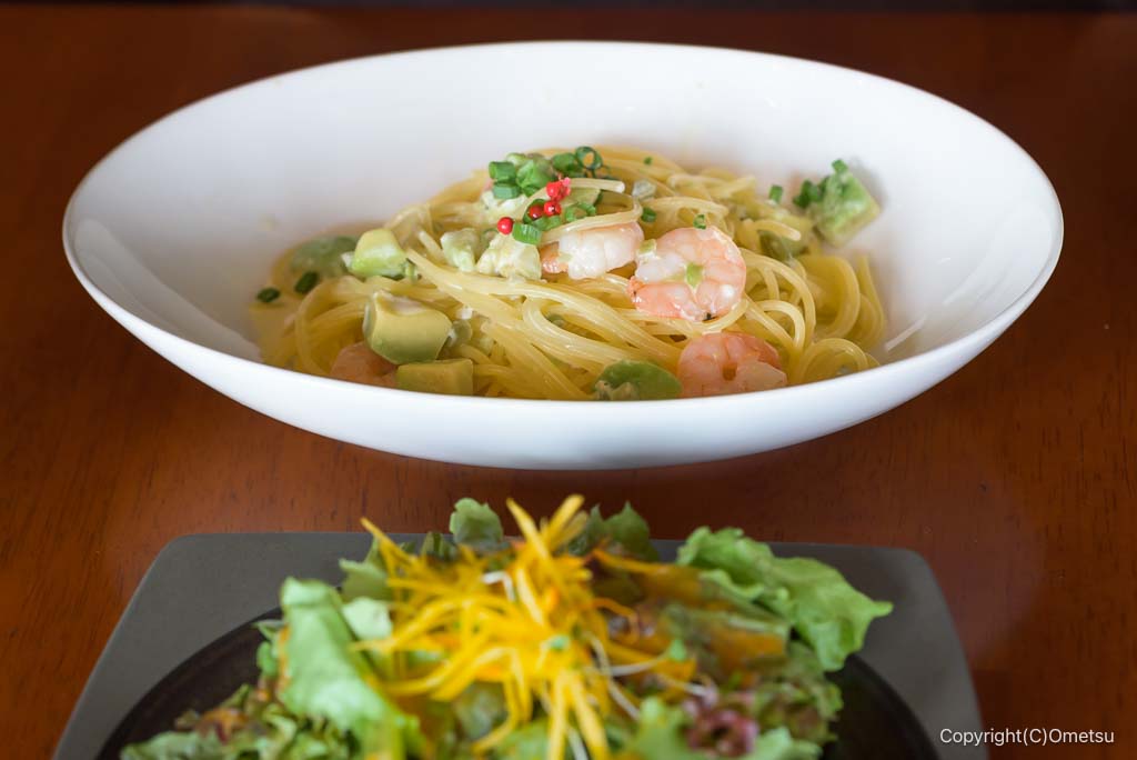 羽村のイタリアン、LeBettola1965の、小エビとアボカドのわさびクリームパスタ