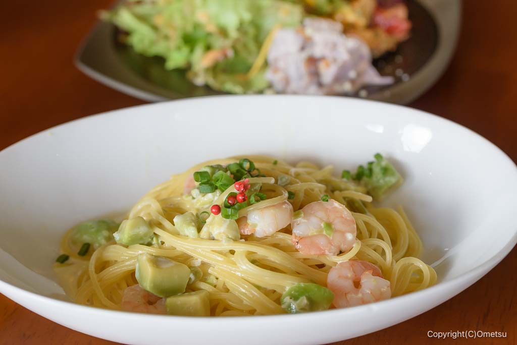 羽村のイタリアン、LeBettola1965の、小エビとアボカドのわさびクリームパスタ