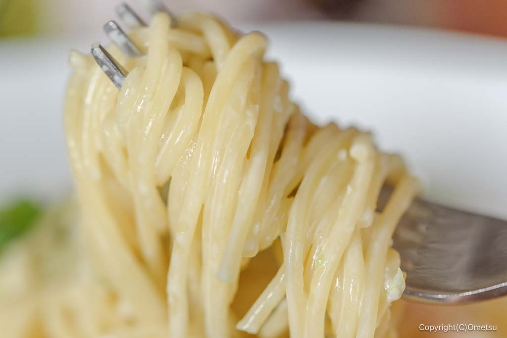 羽村のイタリアン、LeBettola1965の、小エビとアボカドのわさびクリームパスタの麺