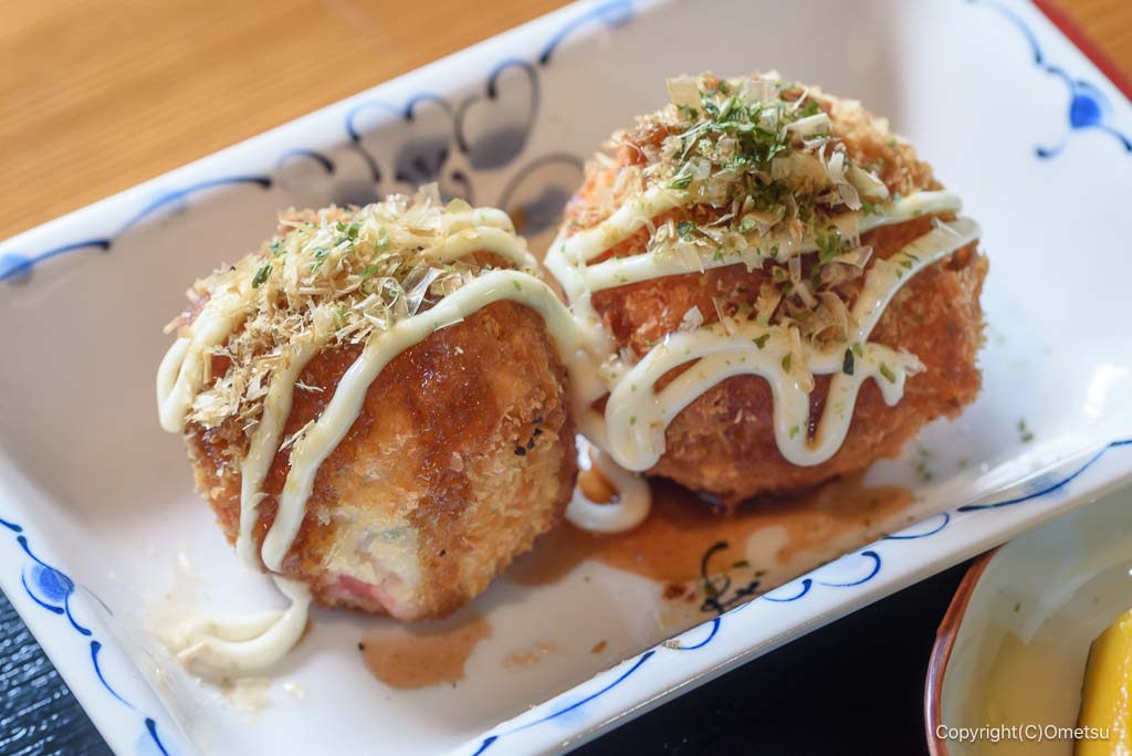あきる野市・お休み処 松葉の、たこ焼きコロッケ
