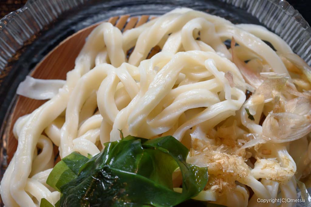 あきる野市・お休み処 松葉の、うどんの麺