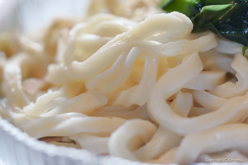 あきる野市・お休み処 松葉の、うどんの麺