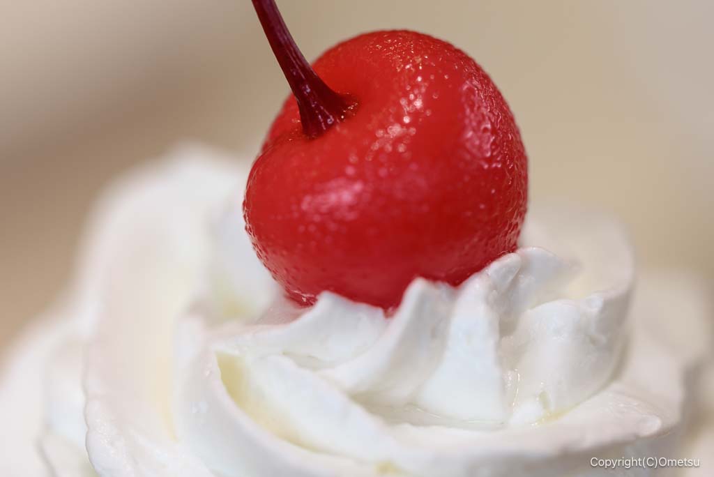 大阪王将・青梅店の、王将プリンのサクランボ