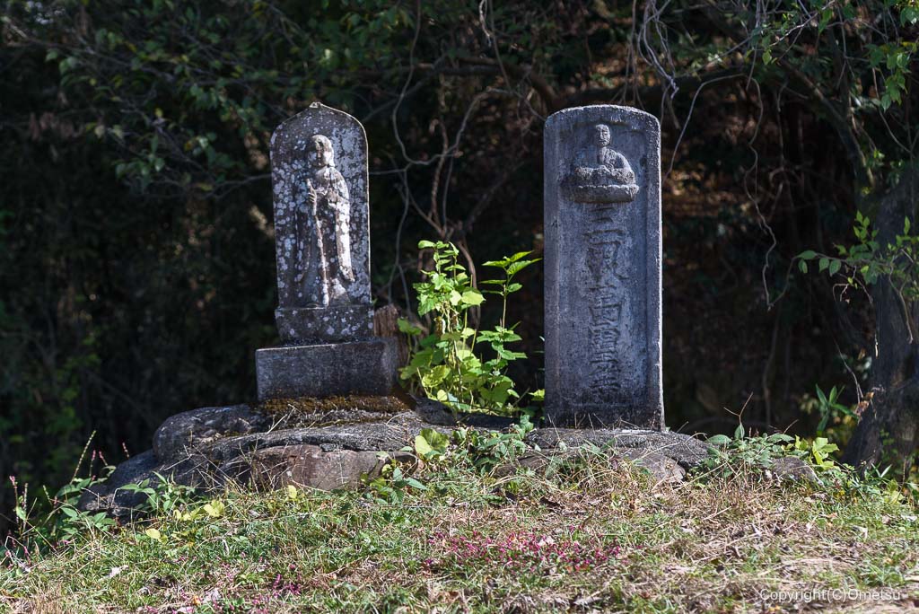 青梅・かわなべ鶏卵農場近くの、石像