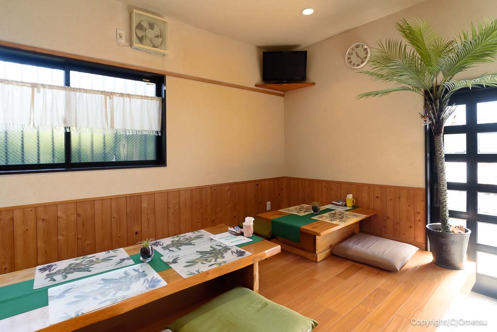 東京都・日の出町・おはなcafe211の店内